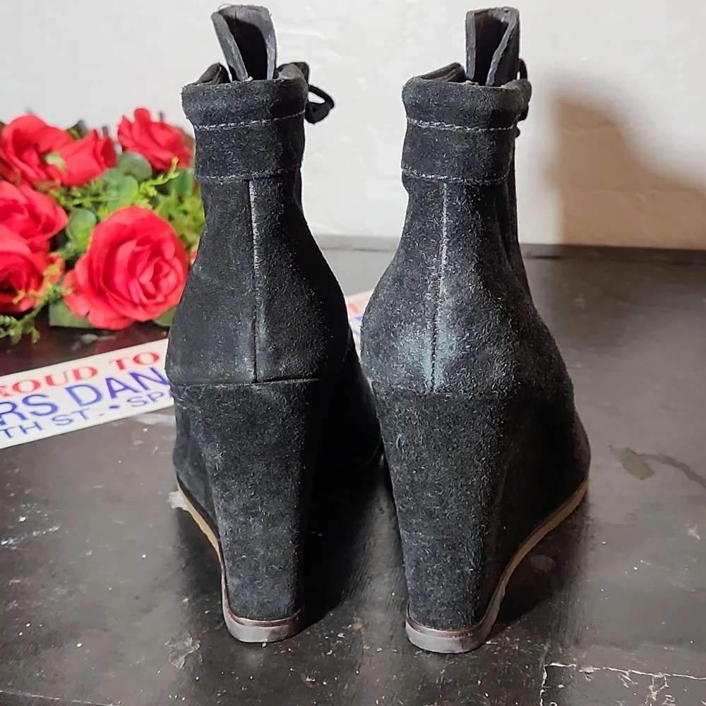 TILA MARCH PARIS Size 39 Black Suede Wedge Heel
